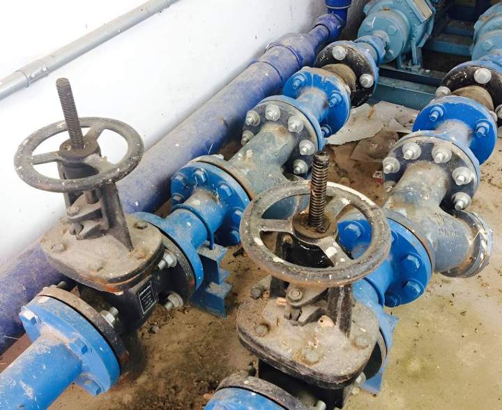 Pose de canalisations pour évacuation et distribution des eaux